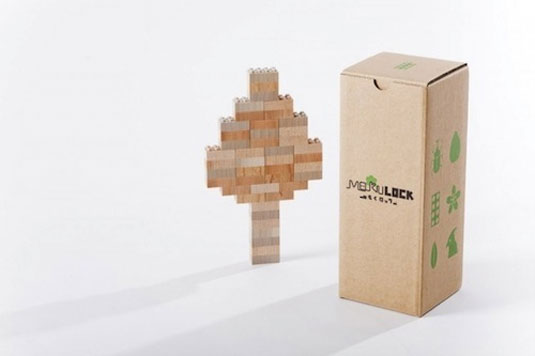 The wooden blocks are easily stackable with the original plastic bricks