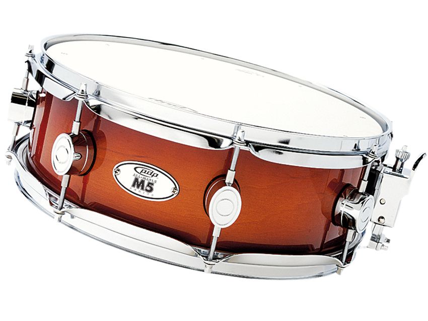 The snare strainer tension knob is small for gripping, but can also be turned using a drum key