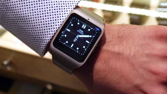 smartwatch with steel band