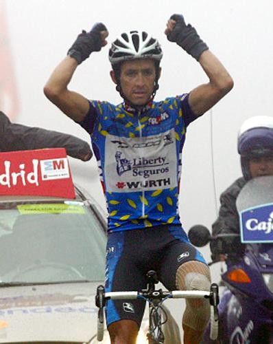 Roberto Heras (Liberty Seguros) claims victory in Valgrande Pajares.