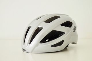 Image shows the Abus Macator which is one of the best budget cycling helmets