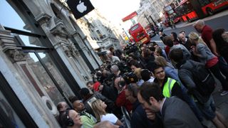 iPhone 5 wait could see Apple miss targets