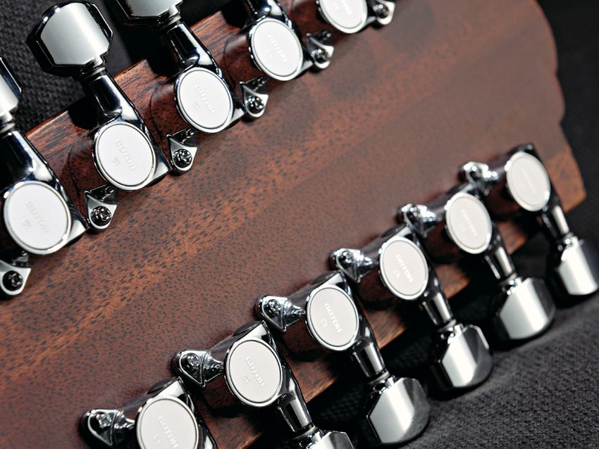 The Gotoh tuners keep things stable up top.