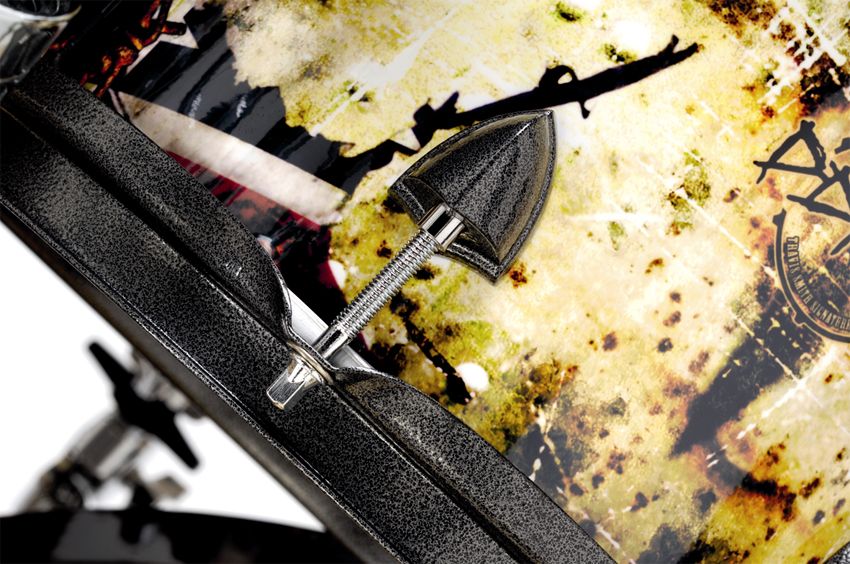 The sharp-looking shield lugs feature a galvanised gunmetal grey finish called Warrior Coat