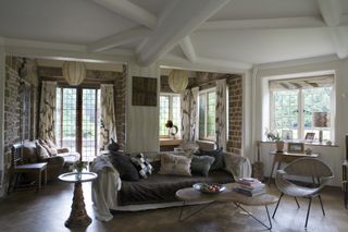 The sitting room at Voewood, furnished to evoke a game lodge. ©June Buck/Country Life