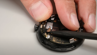 iFixit teardown of google pixel watch 4