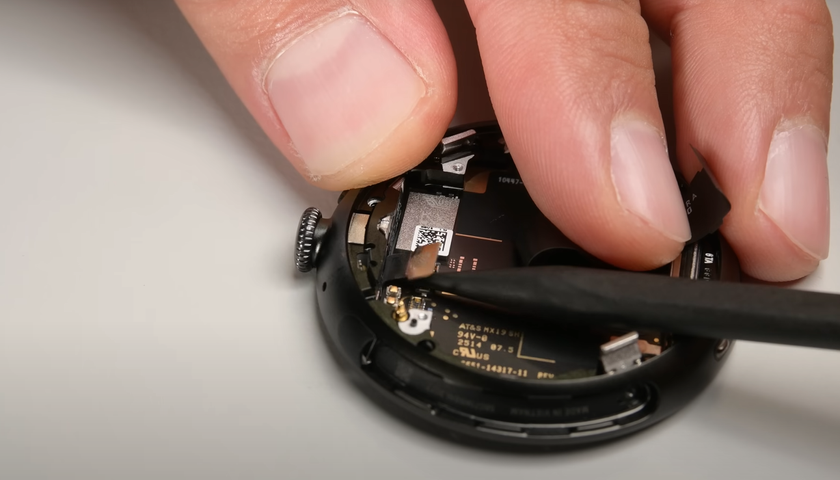 iFixit teardown of google pixel watch 4