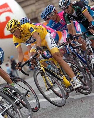 Alberto Contador concentrates