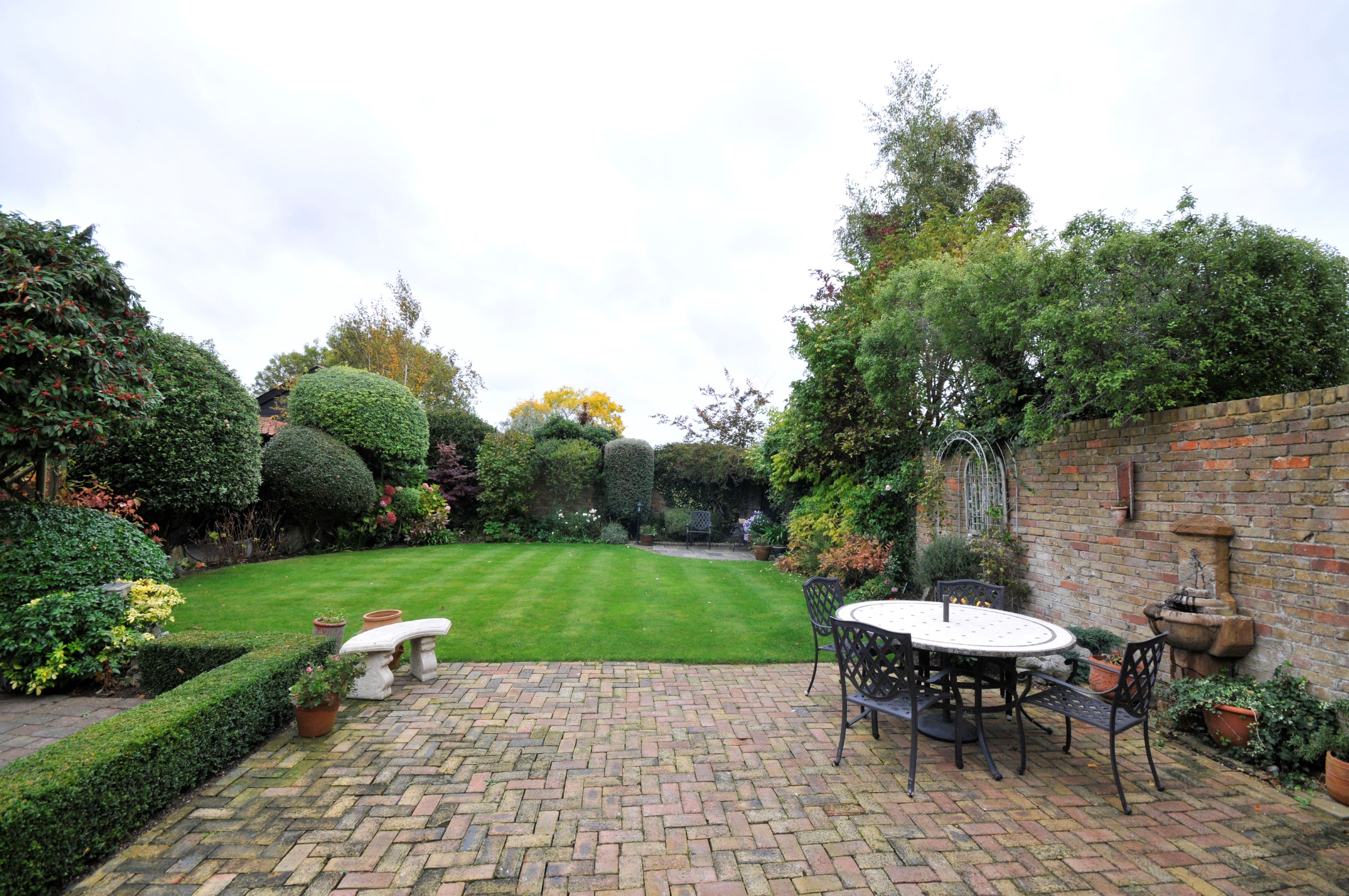 How to clean patio slabs Stepbystep guide Homebuilding