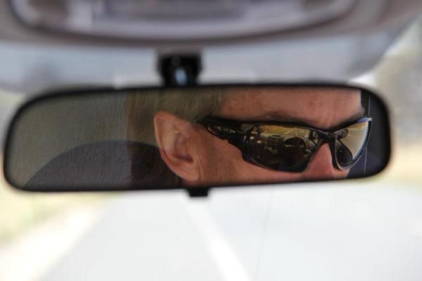 GreenEdge Sports Director Neil Stephens behind the wheel
