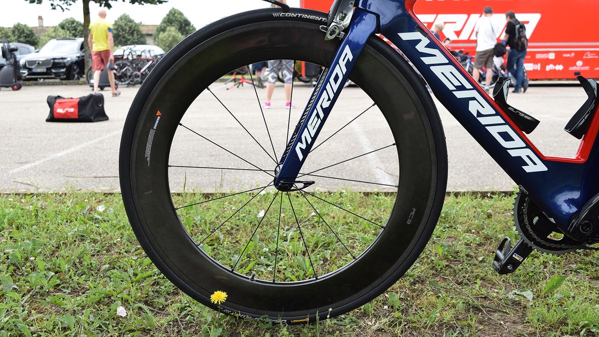 Another lok at the front wheel