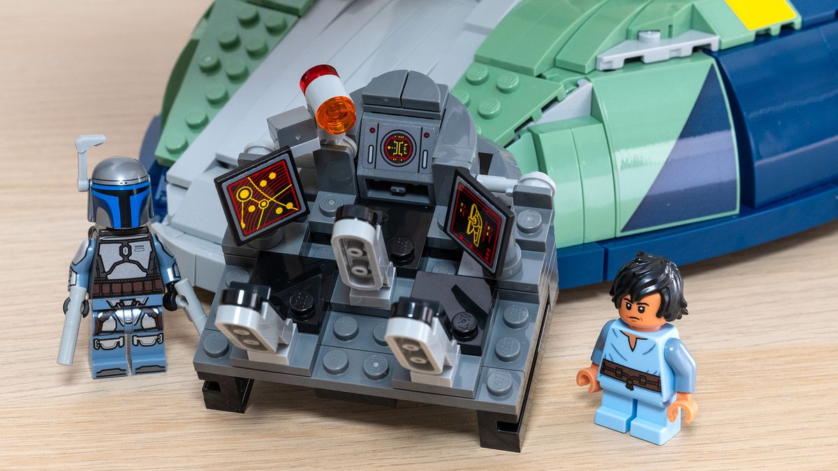 Lego Star Wars UCS Jango Fett&rsquo;s Firespray-Class Starship (75409), image of removable bridge