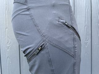 Zipped leg pockets on the TLD Lilium pants