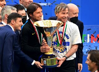 Antonio Conte with the Serie A trophy at Inter in 2021.
