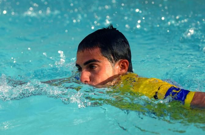 Alberto Contador goes for a swim in the yellow jersey