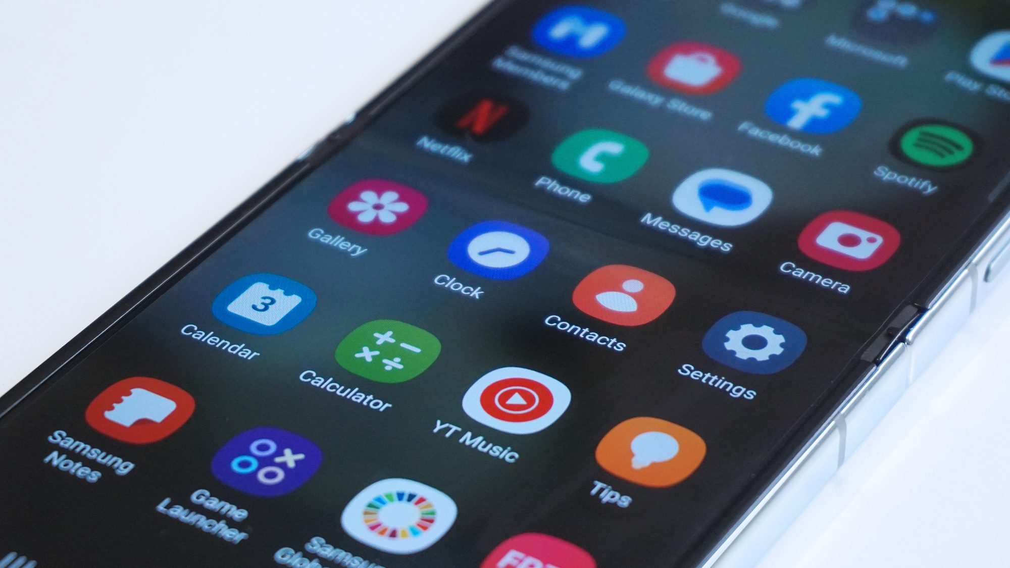 Samsung Galaxy Z Flip 5 review apps display closeup