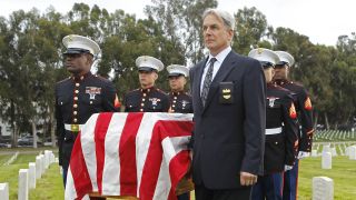 Gibbs helping carry Mike Franks' coffin with Marines and Franks' military funeral