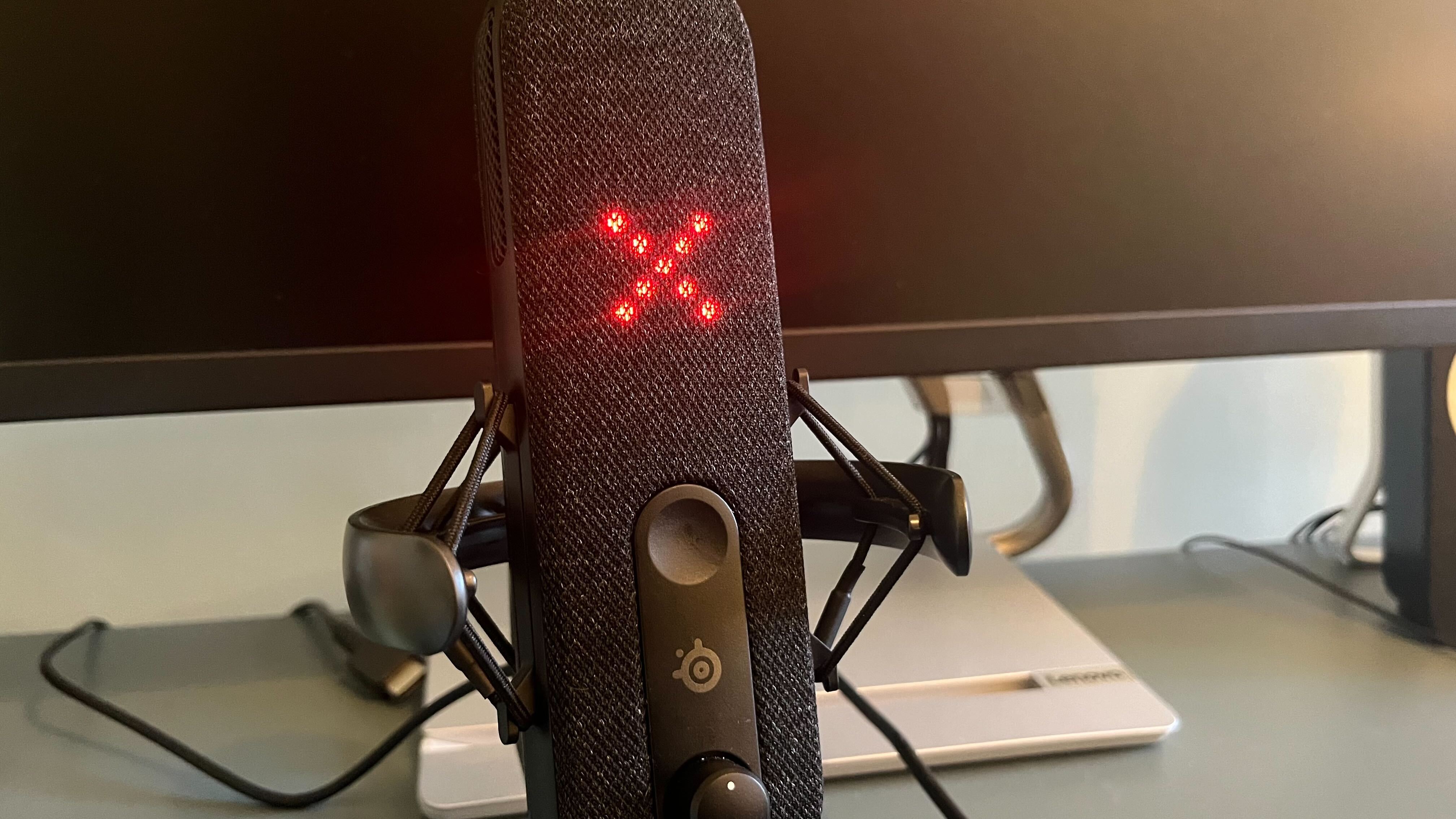 SteelSeries Alias microphone with the microphone muted