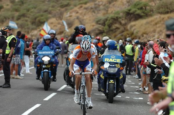 Robert Gesink (Rabobank) on the attack with Ezequiel Mosquera.