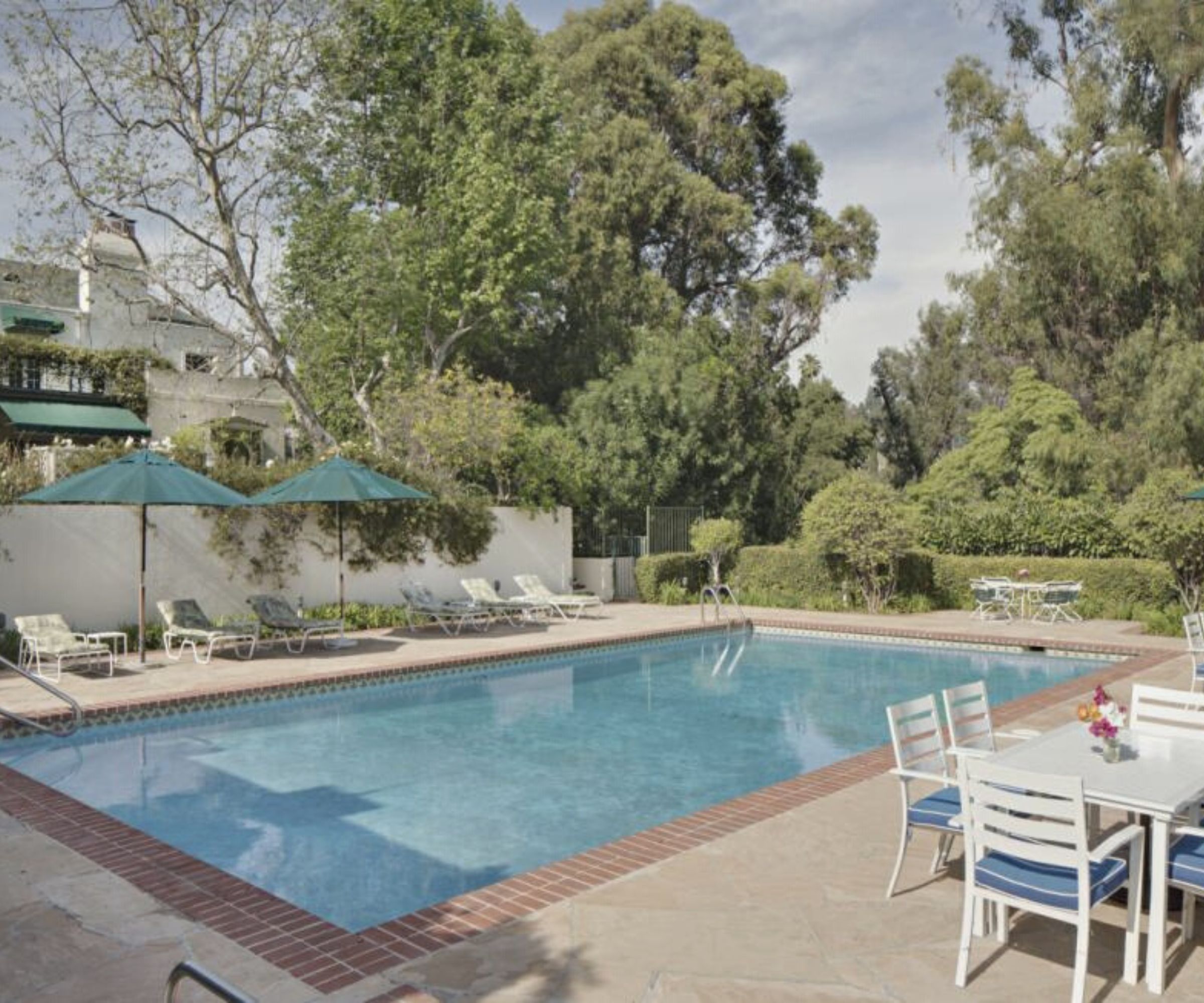 Taylor Swift&#039;s Property Portfolio - Goldwyn Estate pool
