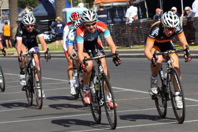 Grace Sulzberger (Jayco-AIS) in the bunch
