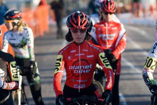 Kaitlin Antonneau (Planet Bike) readies at the start