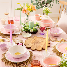 Daisy-themed decor on a pink tablecloth.