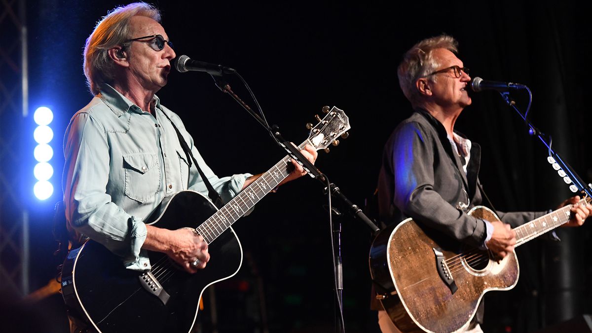 [L-R] Dewey Bunnell and Gerry Beckley of America