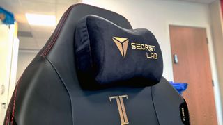 Image of the Secretlab Titan Evo 2022 gaming chair's magnetic head cushion.