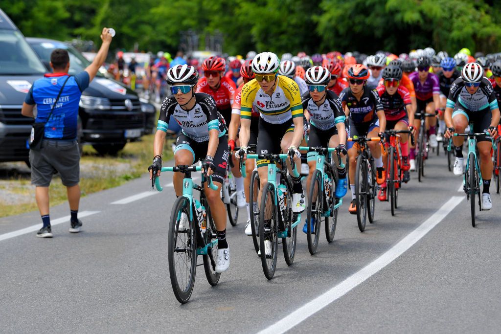 PRATO NEVOSO ITALY JULY 03 Ane Santesteban Gonzalez of Spain Sarah Roy of Australia and Team BikeExchange during the 32nd Giro dItalia Internazionale Femminile 2021 Stage 2 a 1001km stage from Boves to Prato Nevoso Colle del Prel 1607m Feed Zone Peloton GiroDonne UCIWWT on July 03 2021 in Prato Nevoso Italy Photo by Luc ClaessenGetty Images