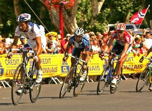 On Bastille Day 2005 Casar won the sprint for second in Digne-les-Bains, but couldn't match David Moncouti&eacute;