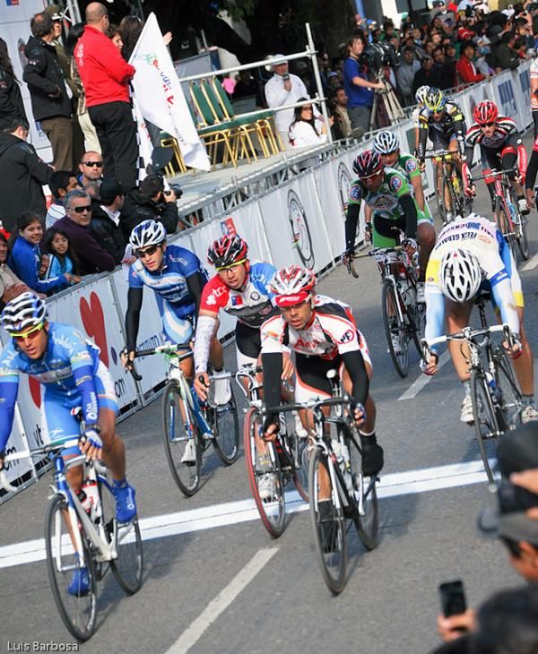Race leader Luis Mansilla crosses the finish line in Osomo.