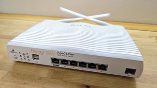 Front and top view of the DrayTek Vigor2865ax router