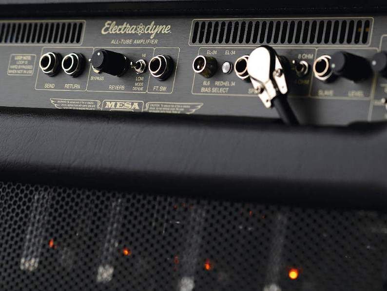 The spring reverb can be hard bypassed