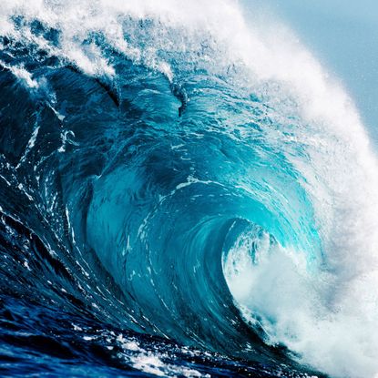Wave, Wind wave, Water, Tide, Ocean, Geological phenomenon, Sea, Sky, Tsunami, Cyclone, 