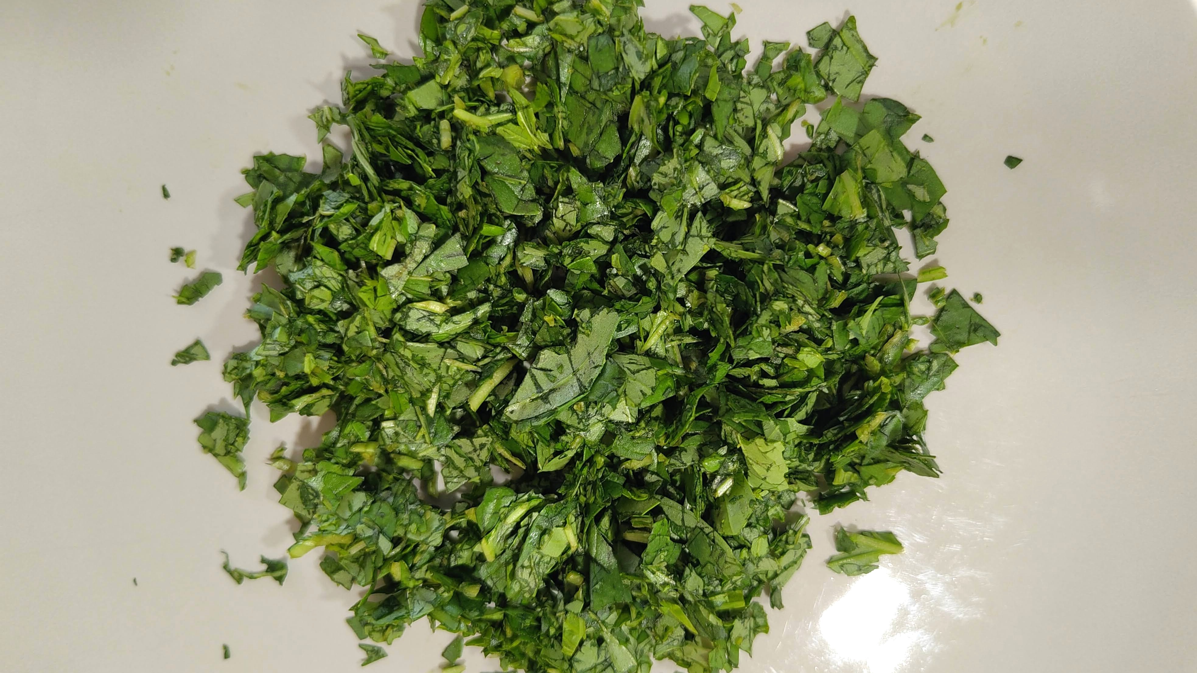 Basil chopped using Bosch ErgoMaster Series 6 blender