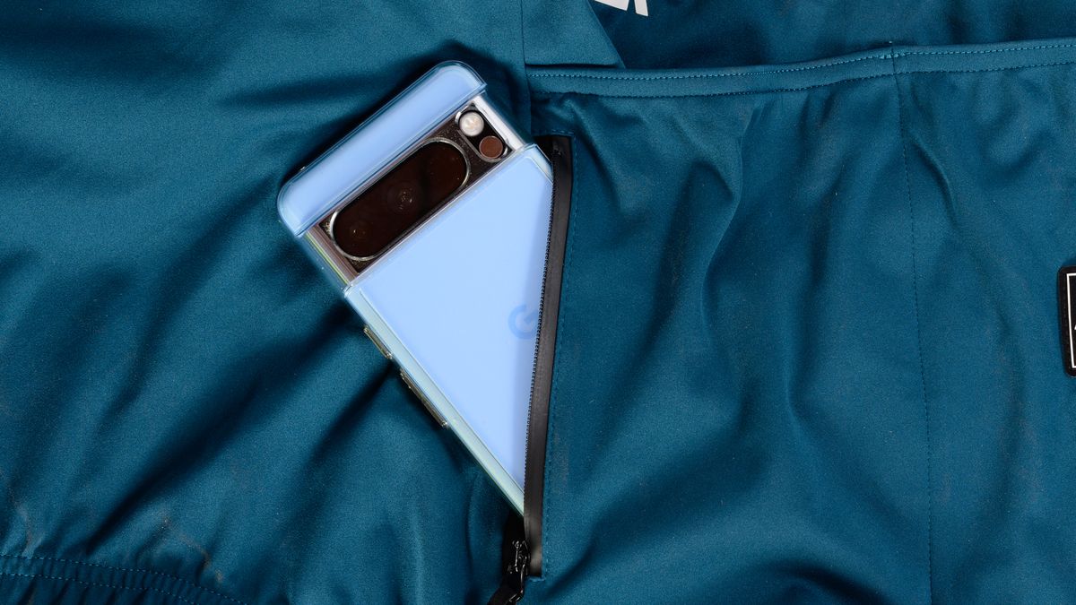Santini Adapt short sleeve jacket detail of phone in pocket