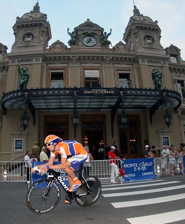 Denis Menchov (Rabobank) passes the Monte Carlo Casino.