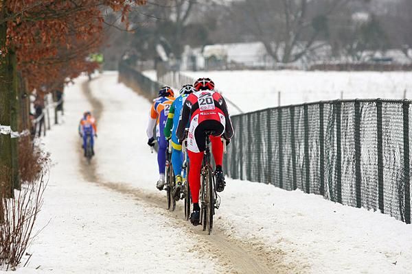 Bram Schmitz manages to hang on to the leading group.