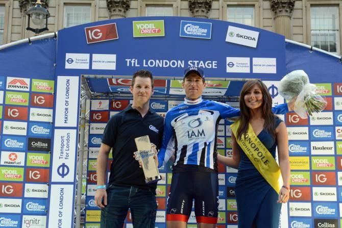 Martin Elmiger wins the points jersey