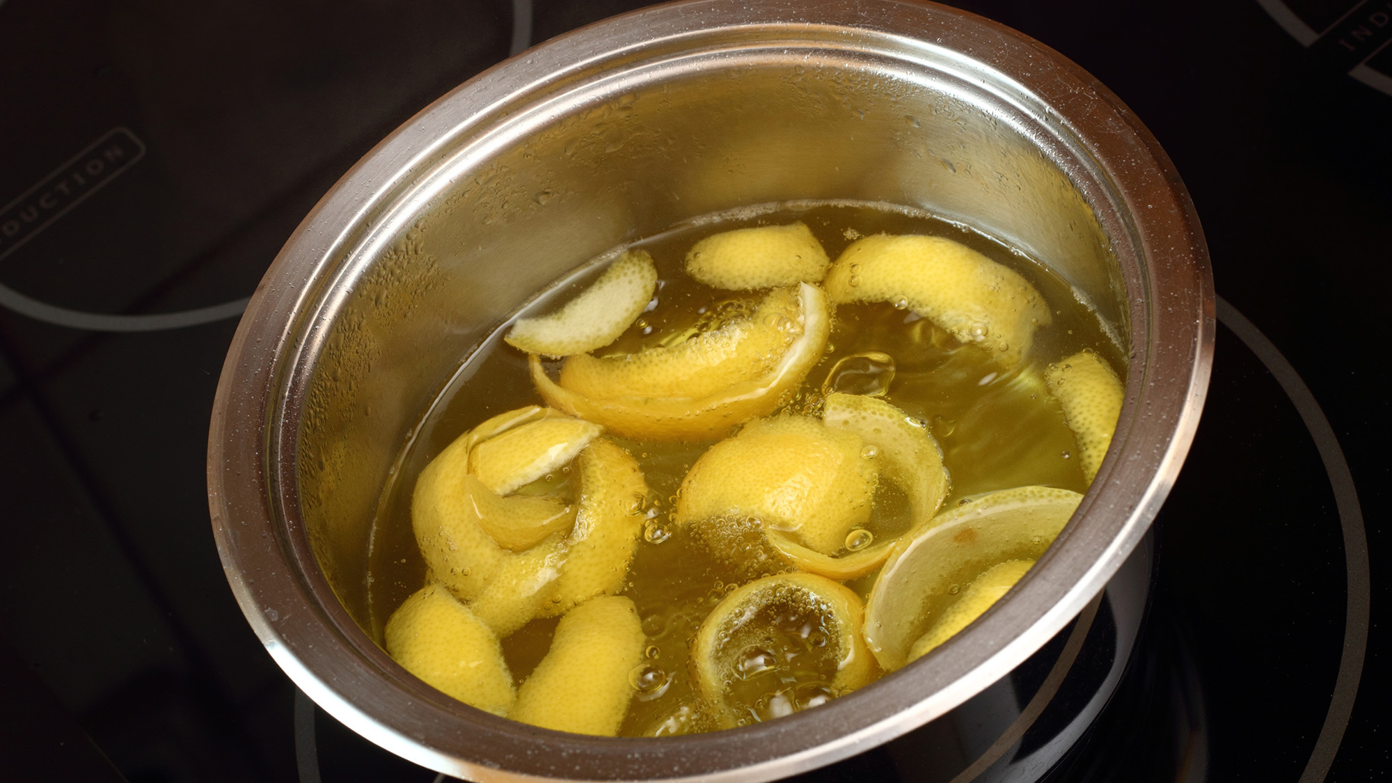 Boiling lemon peels