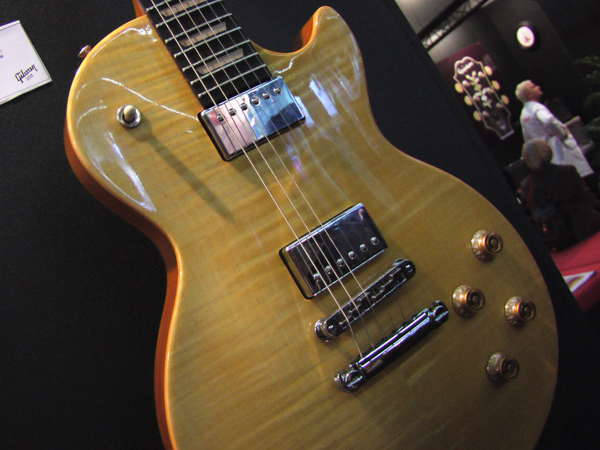 From the front the Les Paul Push Tone's design is simple and unobtrusive...
