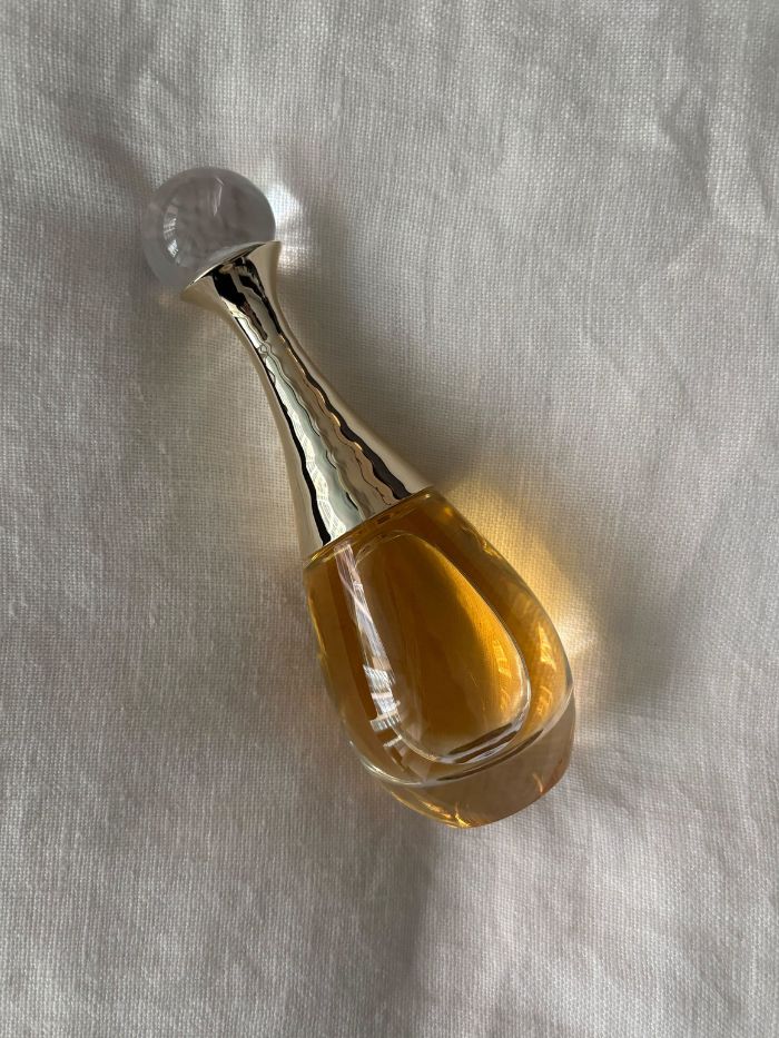 Deputy beauty editor Grace Lindsay testing the Dior J'adore perfumes