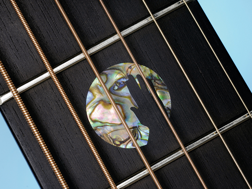 The fifth fret inlay recalls Martyn's classic Solid Air LP