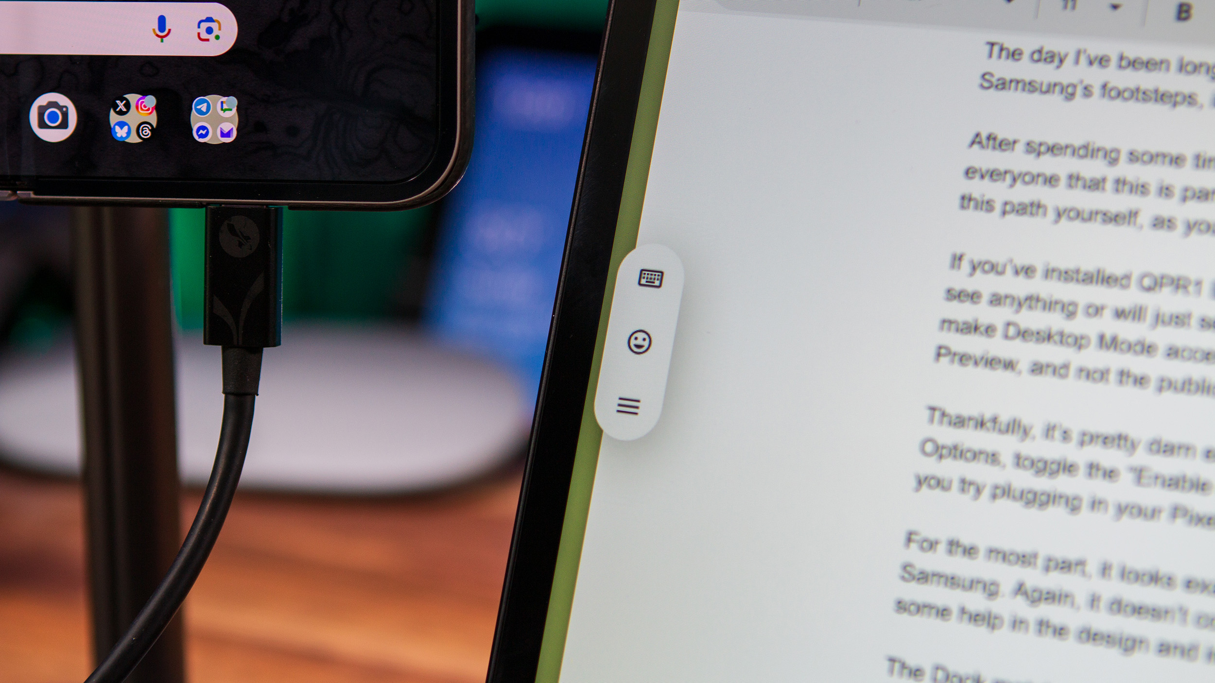 Text insertion toolbar minimized and snapped to the right
