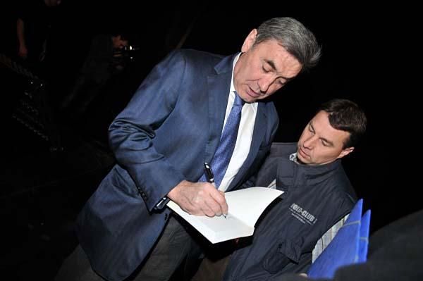 Eddy Merckx is always a star, wherever he goes.