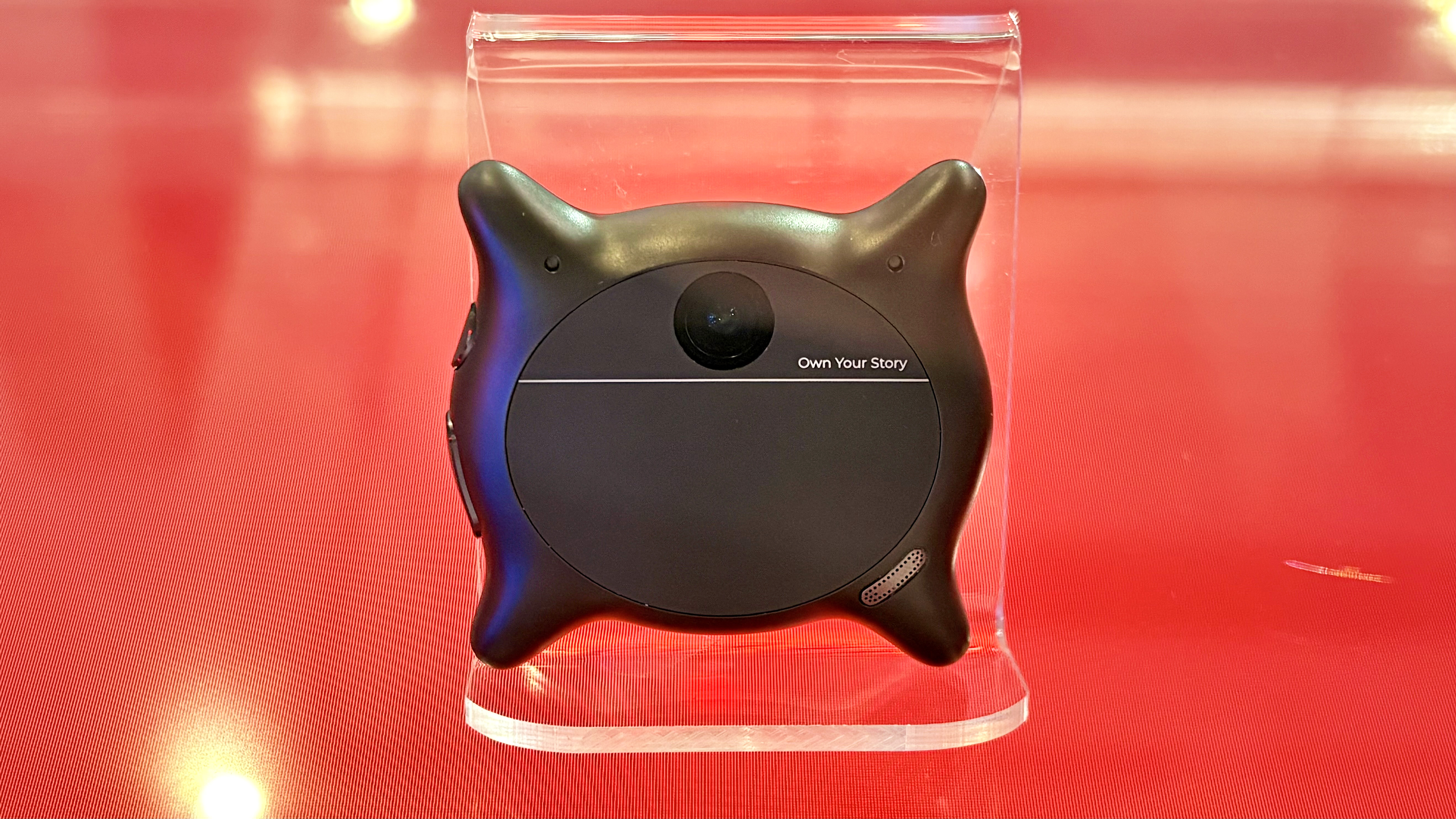 Snapdragon Looki AI pin on display at MWC 2026