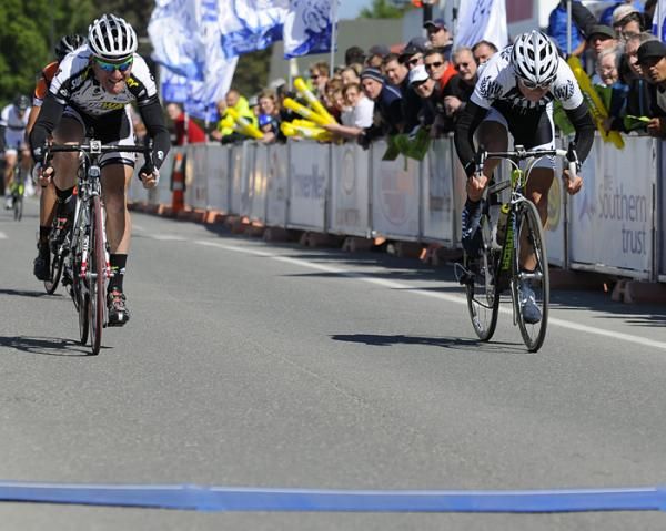 Gordon McCauley wins by the narrowest of margins, Tom Findlay of Bici Vida will have to settle for 2nd place