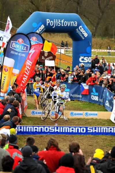 Zdenek Stybar, Niels Albert and Kevin Pauwels run over the barriers.
