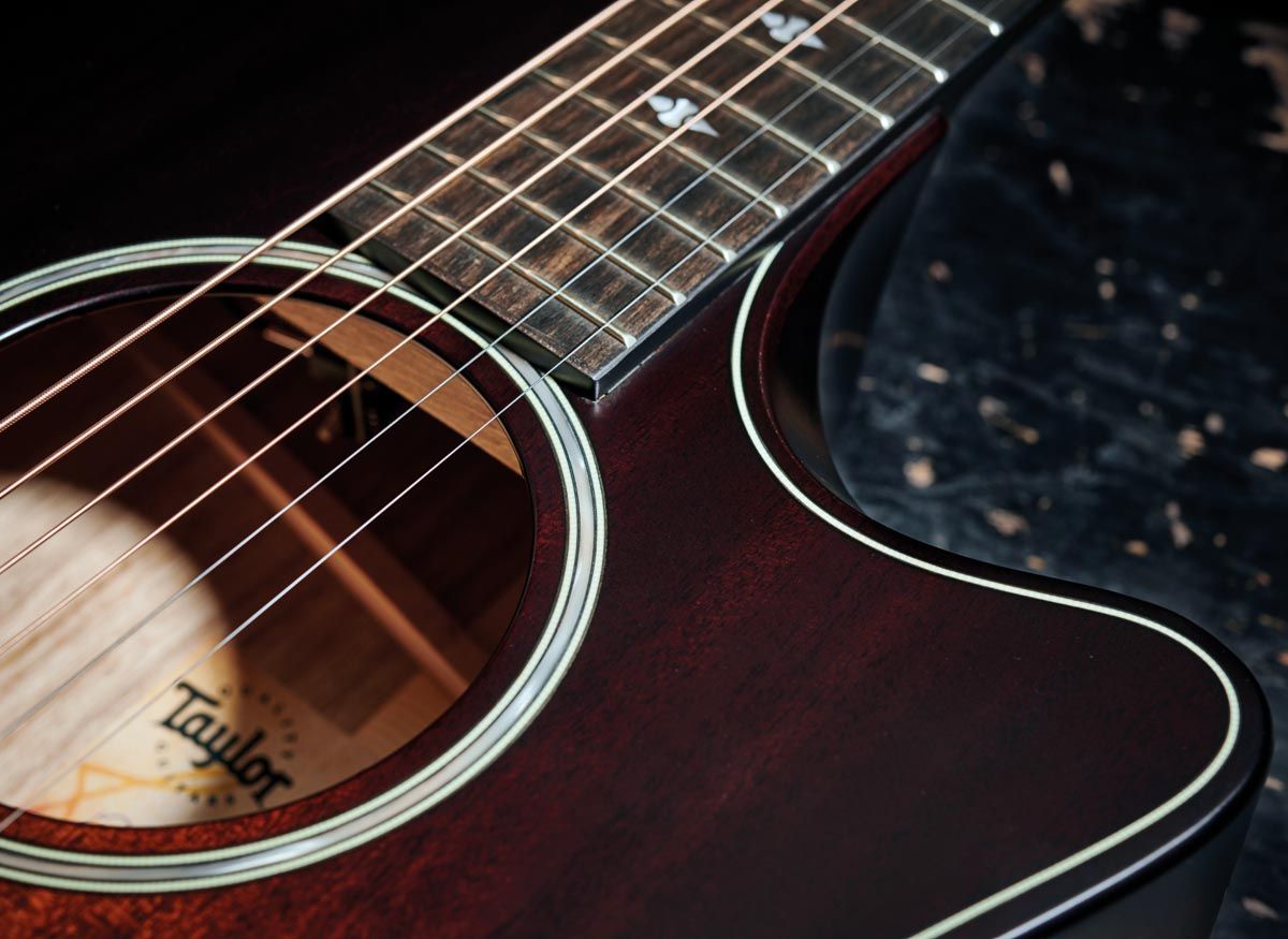 The 324ce has a lovely balanced tone, with clarity across the midrange.